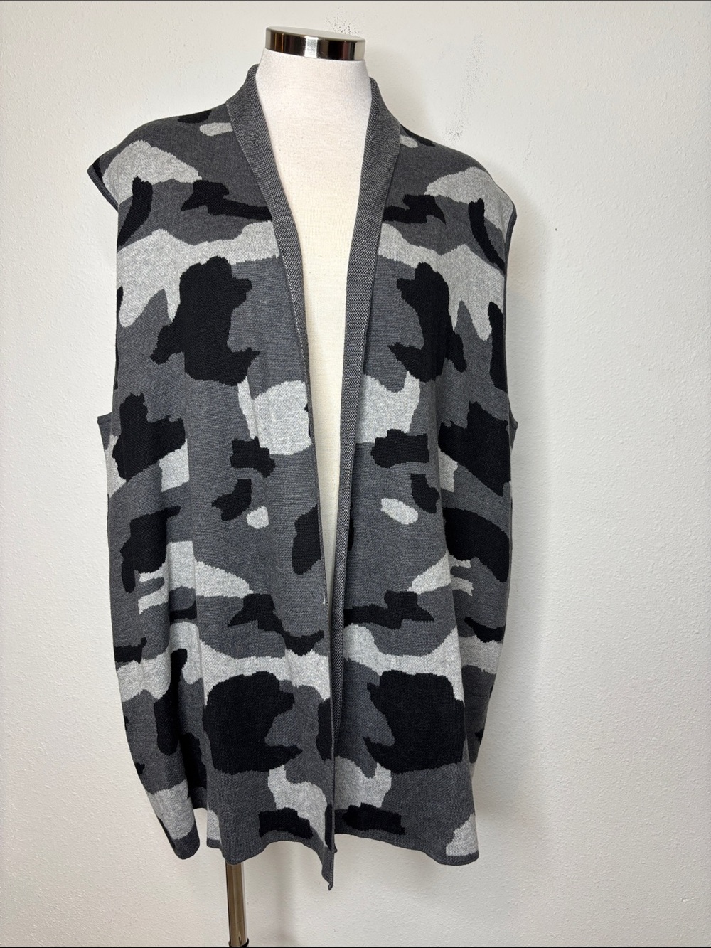 Cato Gray & Black Camouflage Open-Front Women's Vest